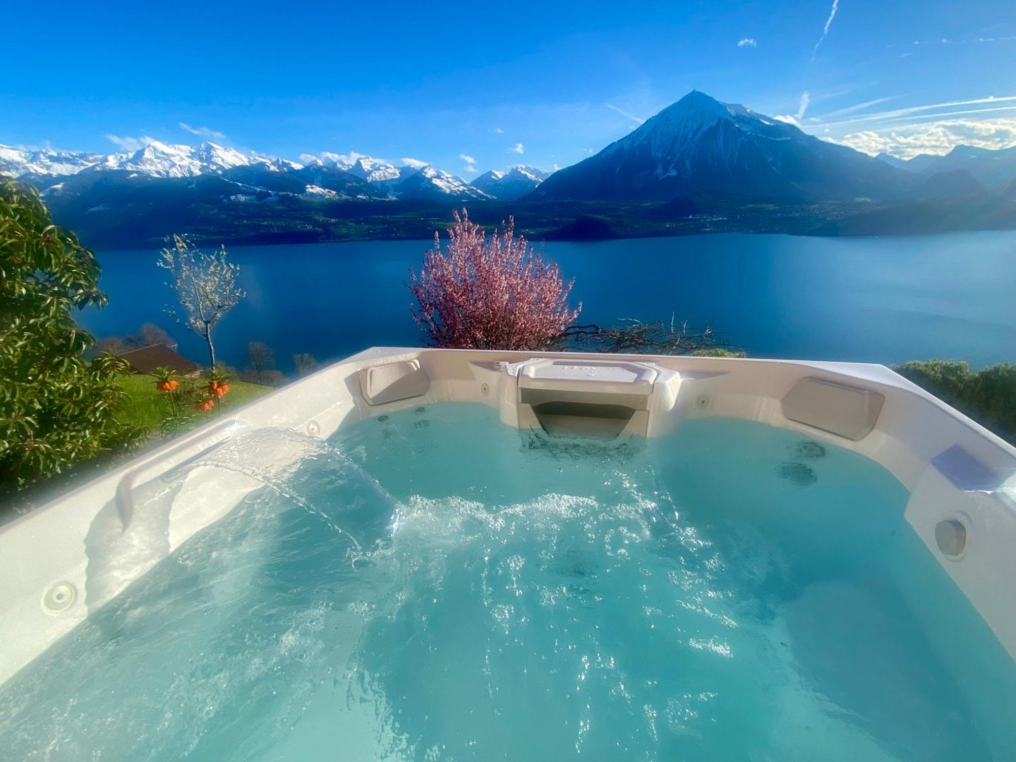 Chalet Egglen "Typical Swiss House, Best Views, Private Jacuzzi" سيغريسويل المظهر الخارجي الصورة